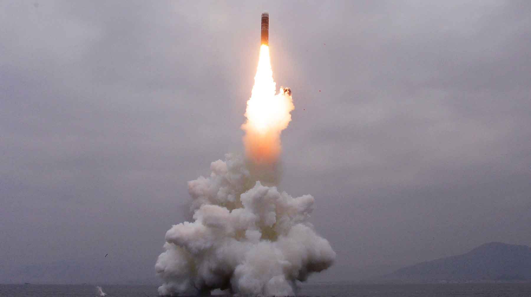 Ранее Япония и Южная Корея сообщили, что северокорейская ракета достигла высоты 910 километров Фото: © GLOBAL LOOK press / Chao Zhongshe