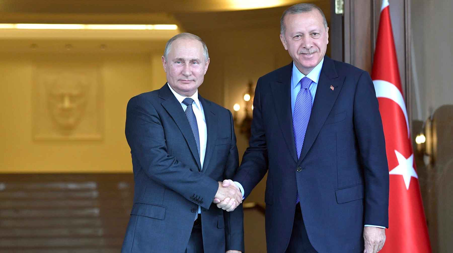 Пресс-секретарь президента РФ рассказал, чем подписанный Россией и Турцией меморандум выгоден Евросоюзу Владимир Путин и Реджеп Тайип Эрдоган