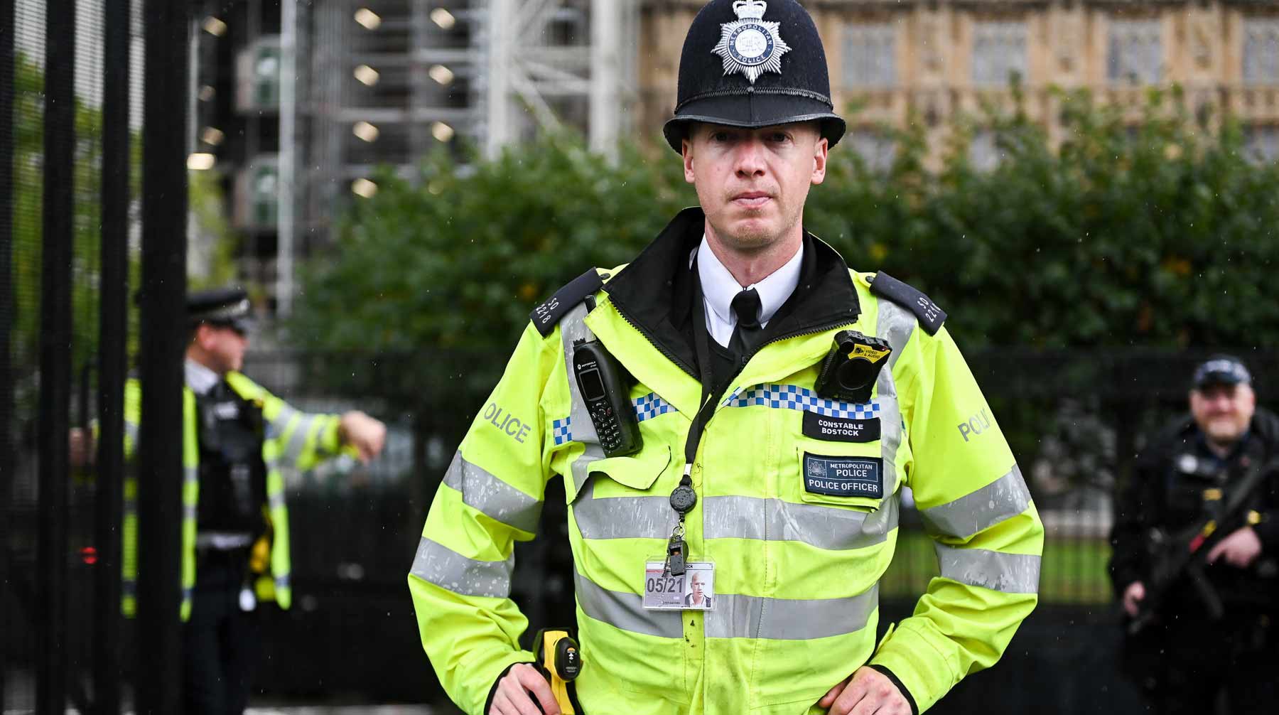 Полиция Великобритании задержала двух новых подозреваемых в убийстве 39 человек