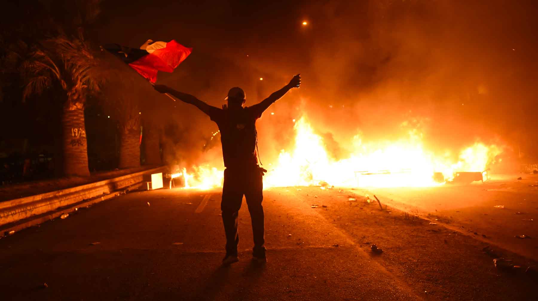 Беспорядки и массовые шествия продолжаются уже более двух недель Фото: © GLOBAL LOOK press / Adrien Vautier