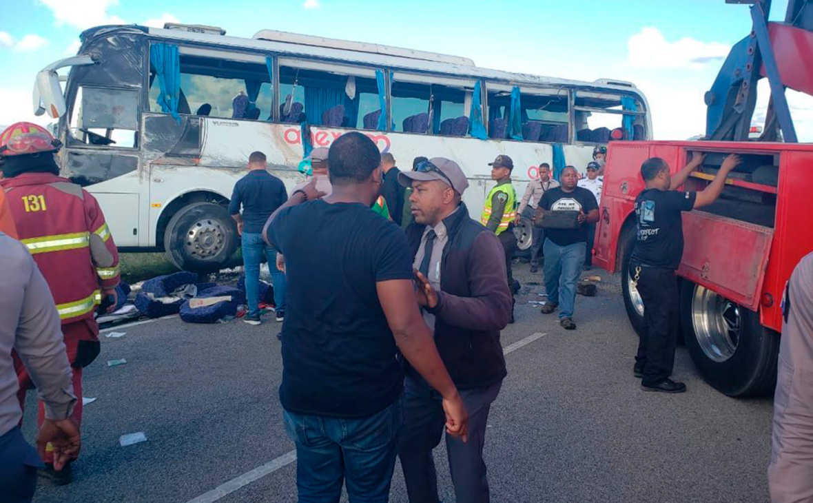 Ранее стало известно, что на территории республики грузовик столкнулся с пассажирским автобусом, перевозившим 39 граждан России Фото: @losaradiord / Twitter