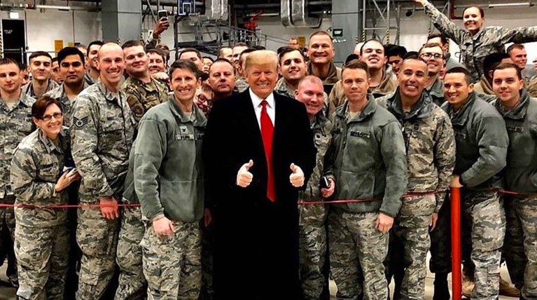 Трамп в День благодарения прибыл с необъявленным визитом в Афганистан — видео — Daily Storm