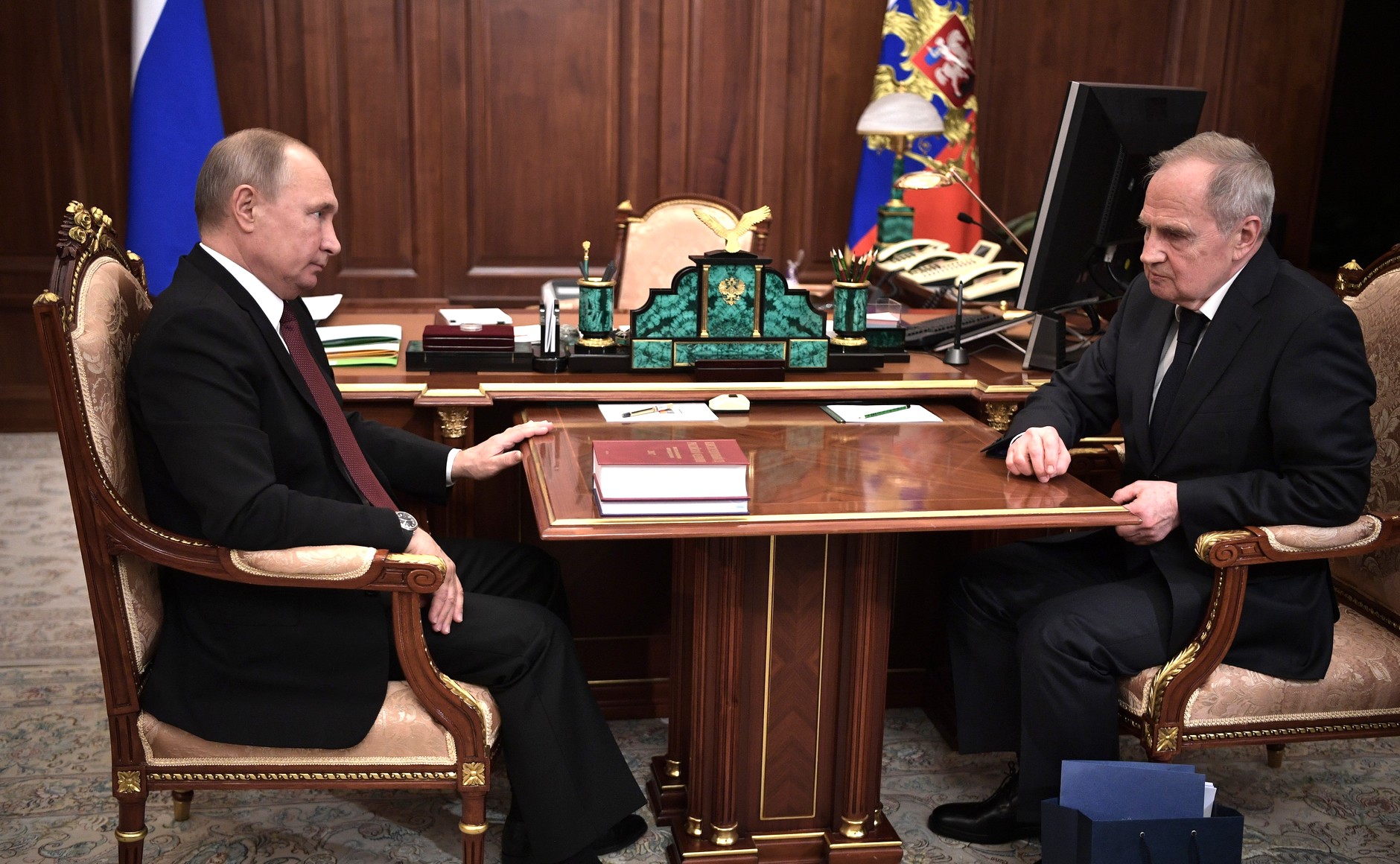 Президент России на встрече с судьями КС сообщил, что сущностное понимание Конституции РФ важно для суверенитета страны Фото: © kremlin.ru
