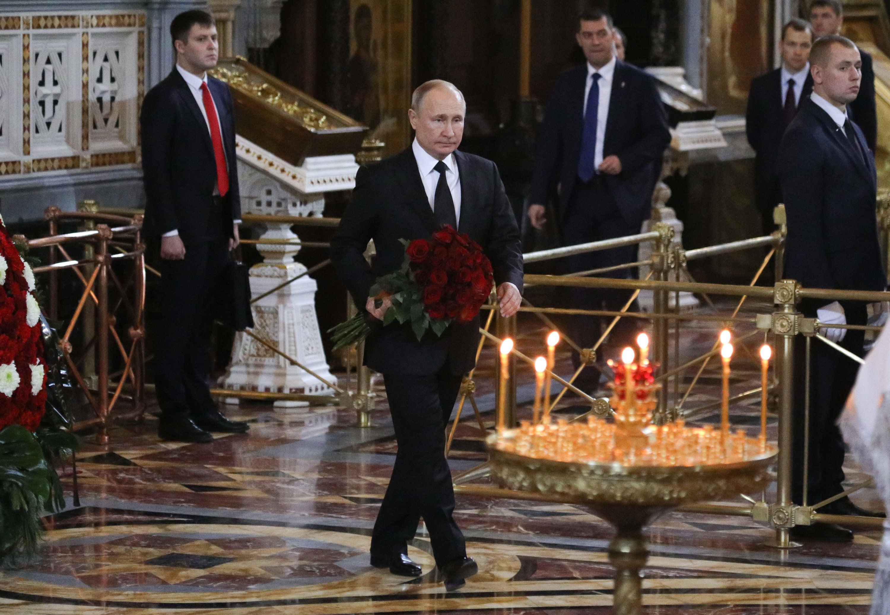 В храме Христа Спасителя глава государства возложил цветы к закрытому гробу Фото: © АГН Москва / Андрей Никеричев