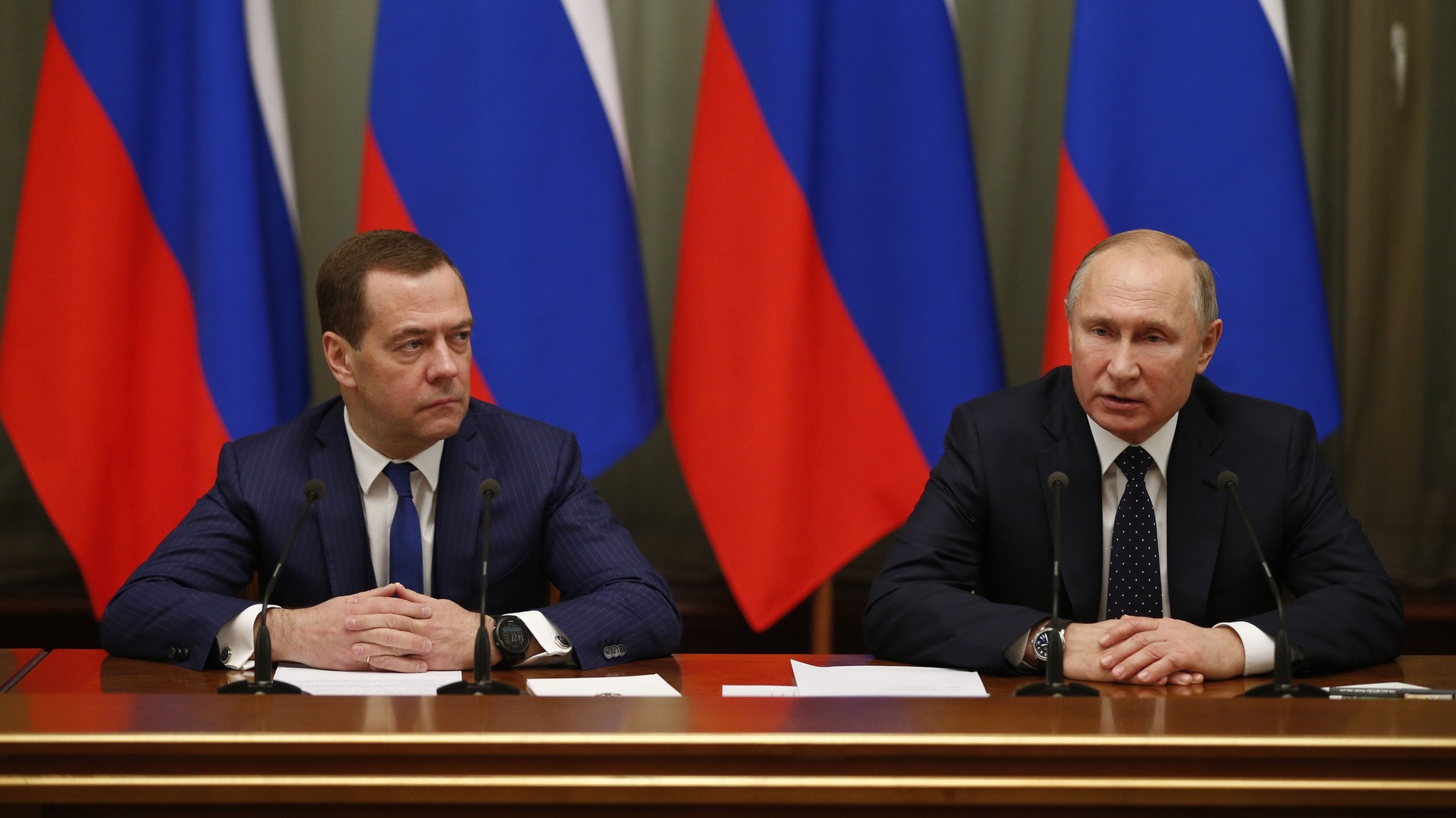 Dailystorm - Иркутский обком КПРФ потребовал отставки Путина и Медведева