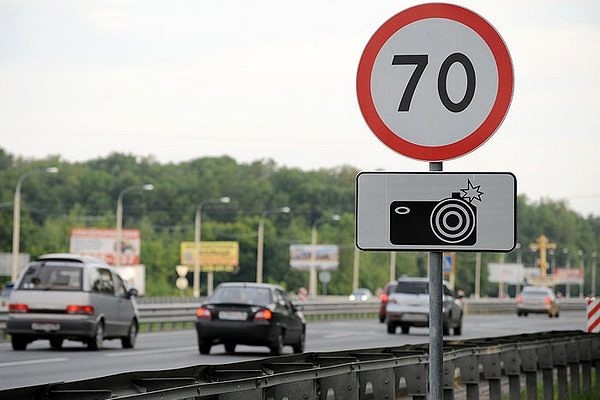 Вице-премьер Максим Акимов заверил, что дорожные правила будут изменять постепенно, начиная с пилотных зон Фото: © Global Look Press