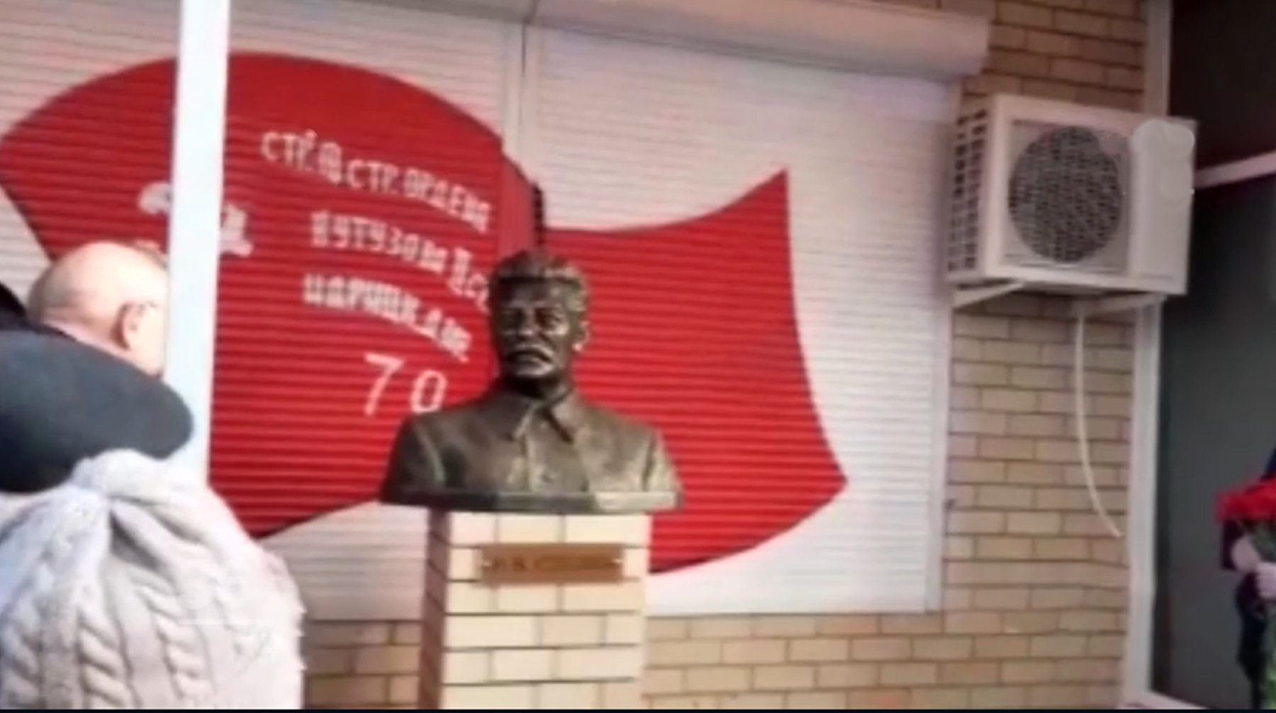 Памятник Сталину открыли в Волгограде