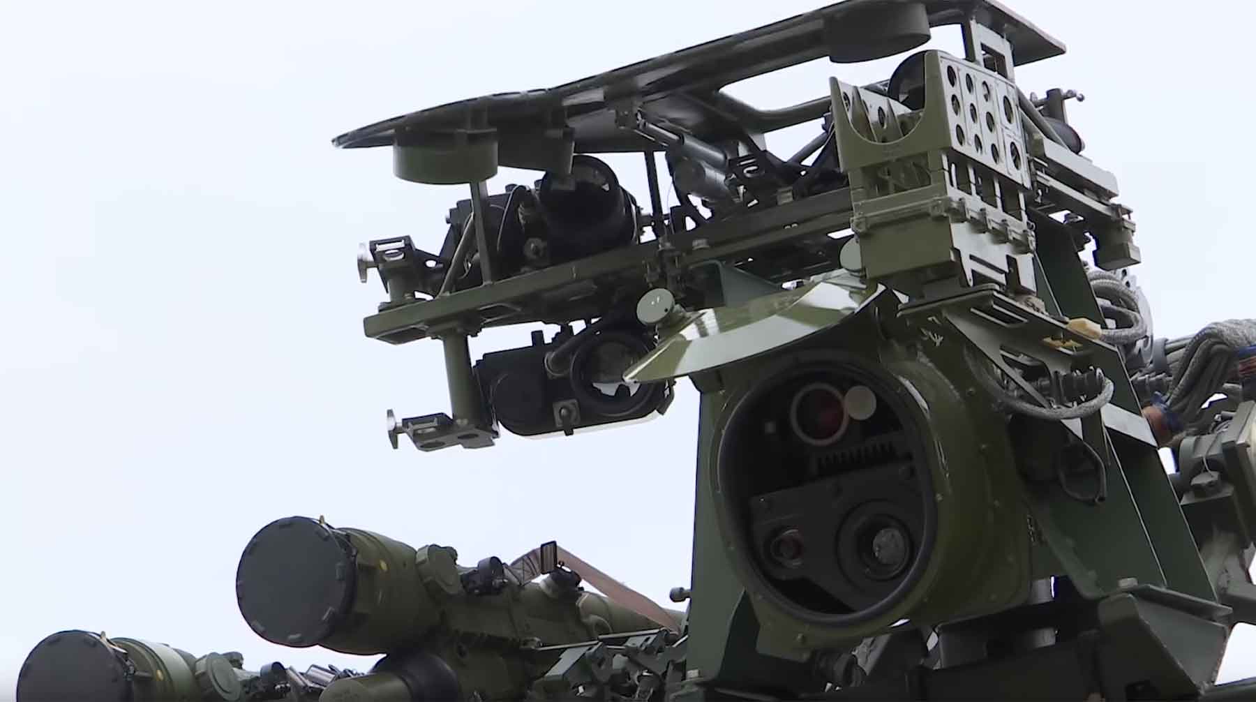Мобильная зенитно-ракетная система создана на базе бронеавтомобиля «Тигр-М» Кадр: © youtube.com / Минобороны России