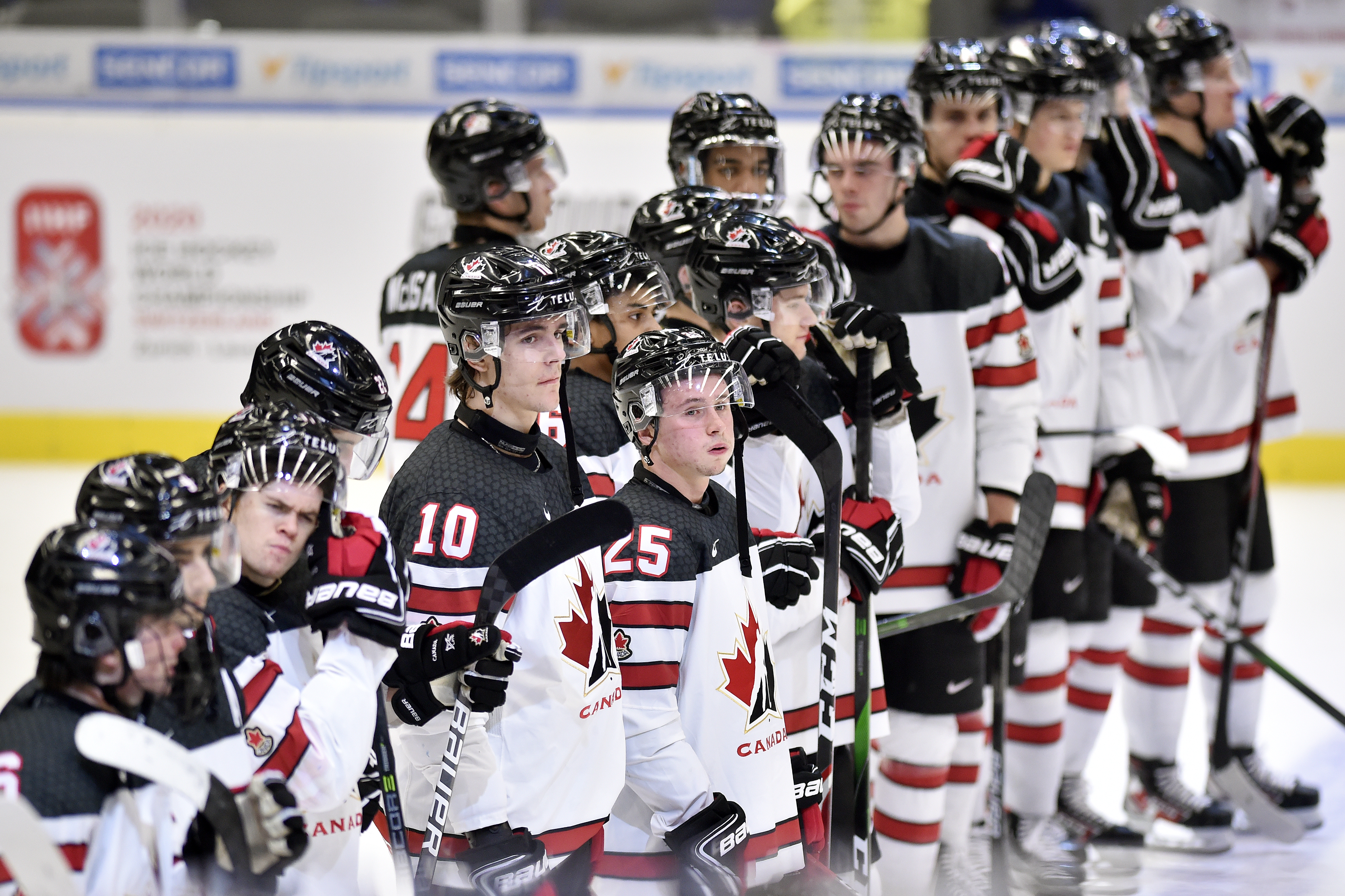 Российская команда по хоккею нанесла сборной Канады самое крупное поражение на молодежных чемпионатах мира Фото: © Global Look Press /Jaroslav Ozana