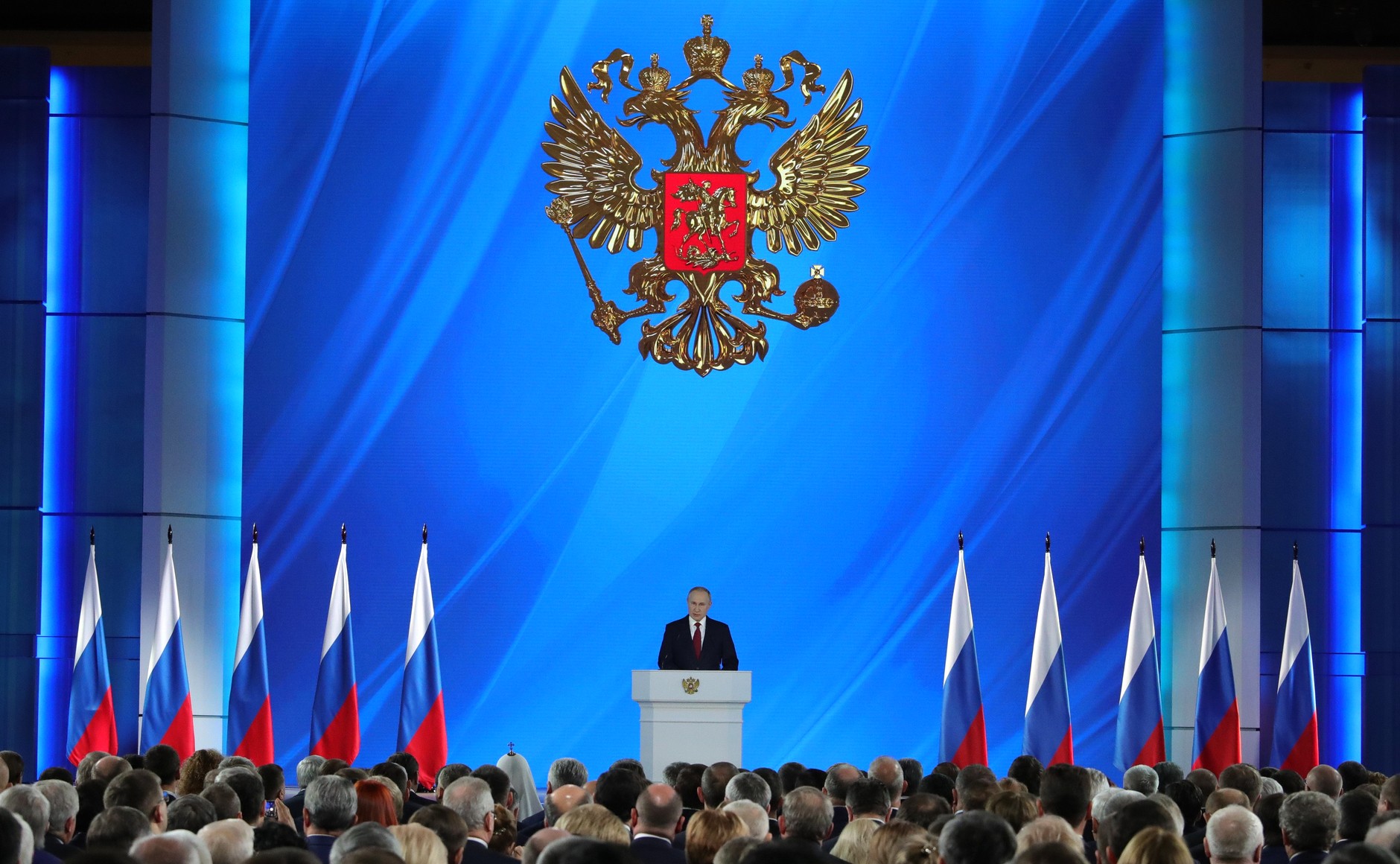 Президент России также отметил проблему низких доходов семей Фото: © Global Look Press / Kremlin Pool