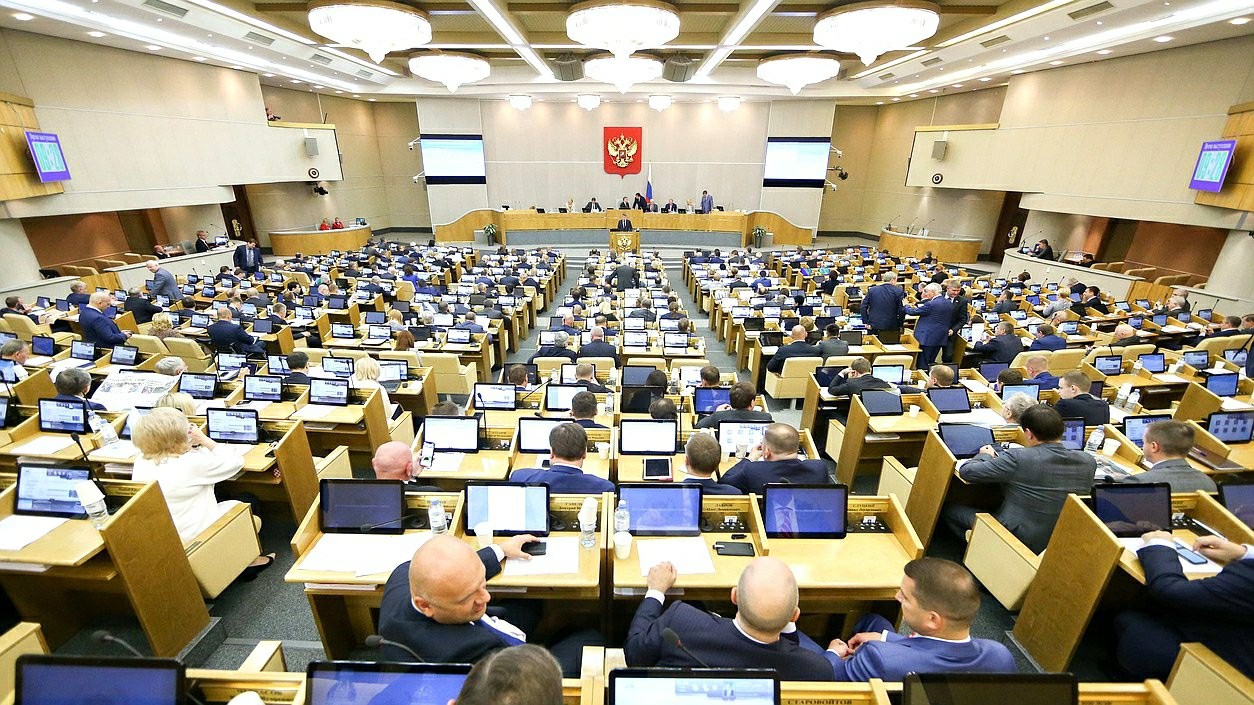 Dailystorm - Депутаты должны быть россиянами: в Госдуме поддержали президентские поправки к Конституции