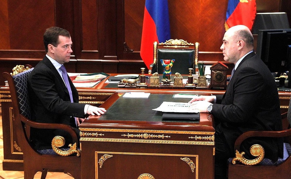 Затем экс-премьер и его преемник провели встречу с правительством Фото: © Global Look Press / Kremlin Pool