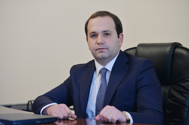 Он возглавлял Службу национальной безопасности с 2016-го по 2018 год, а до этого был замгенпрокурора и помощником президента Георгий Кутоян