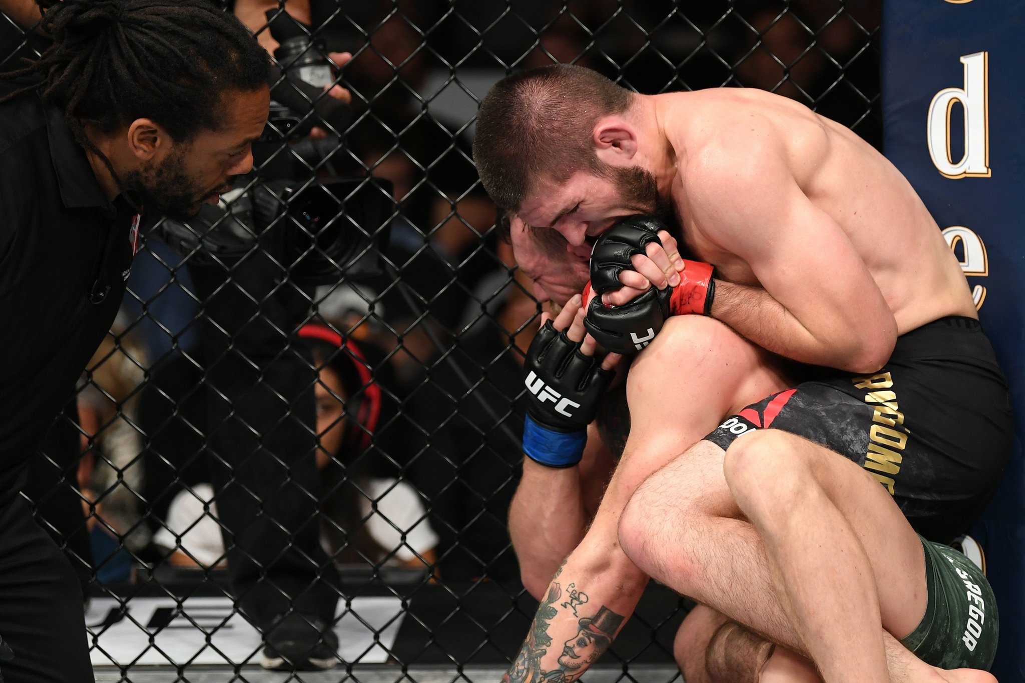 Ирландец за 40 секунд нокаутом победил американца Дональда Серроне в главном бою турнира UFC 246 Фото: © twitter.com/ ufcnews