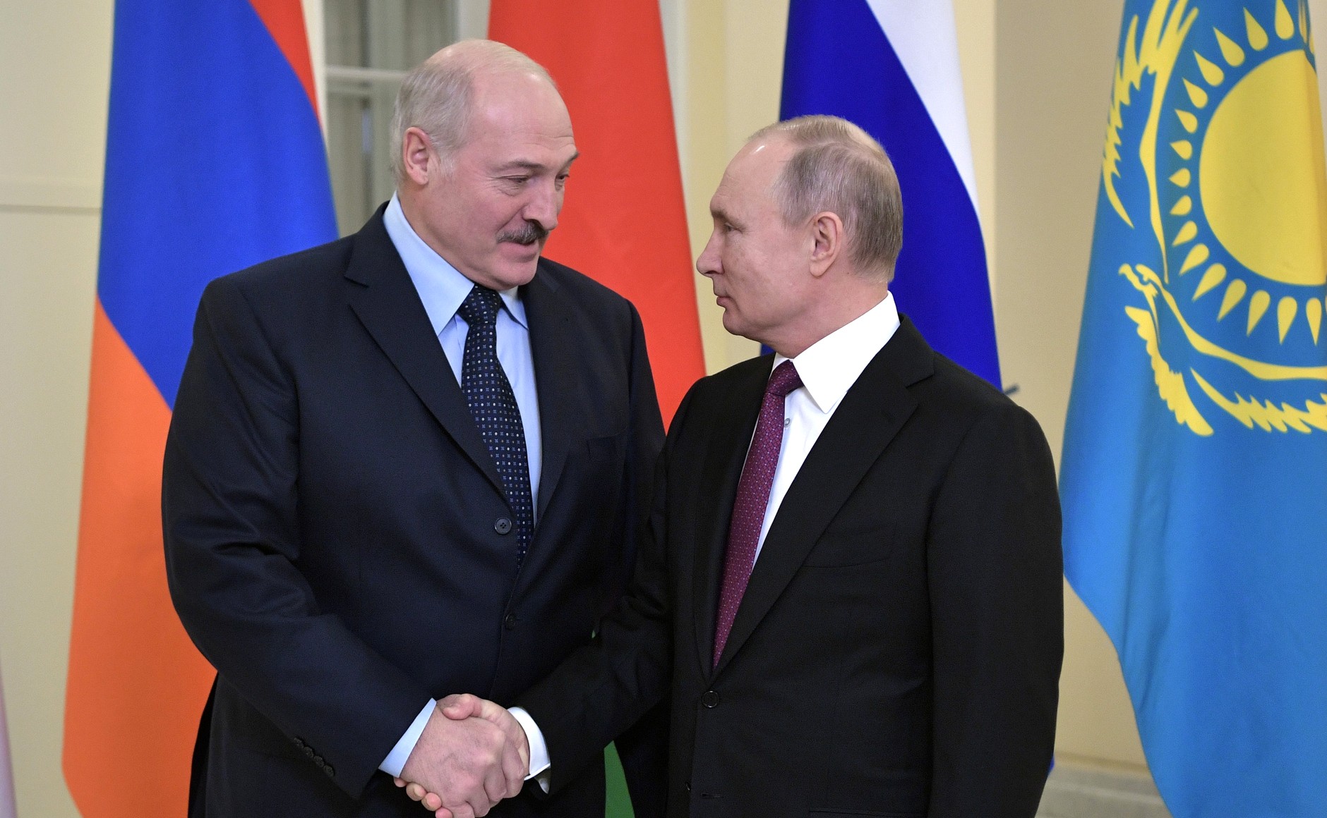 Ранее белорусский посол Владимир Семашко заявил, что сумма возмещения может быть не менее 70 миллионов долларов Фото: © Global Look Press / Kremlin Pool