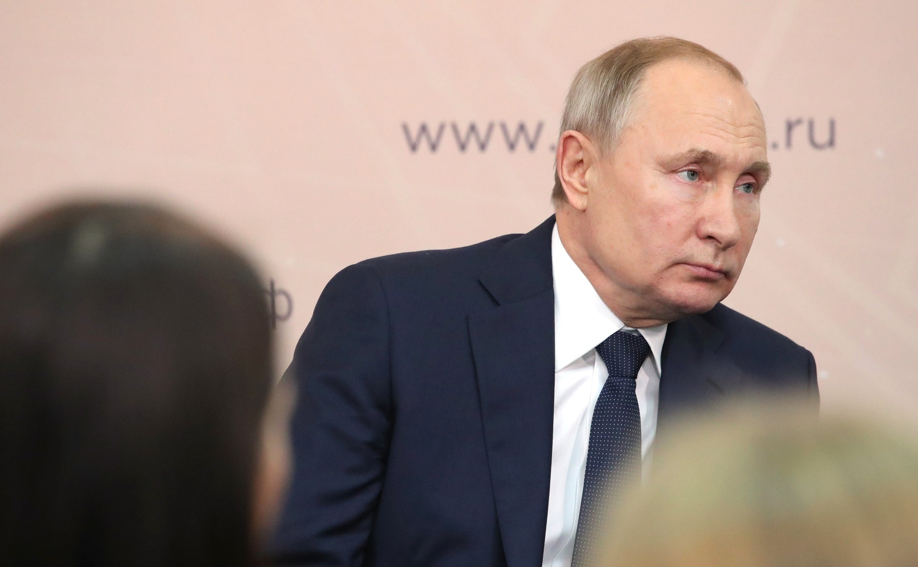 Президент России поддержал предложение о создании нормативно-правовой базы для нянь, ухаживающих за детьми-отказниками Фото: © Global Look Press / Kremlin Pool
