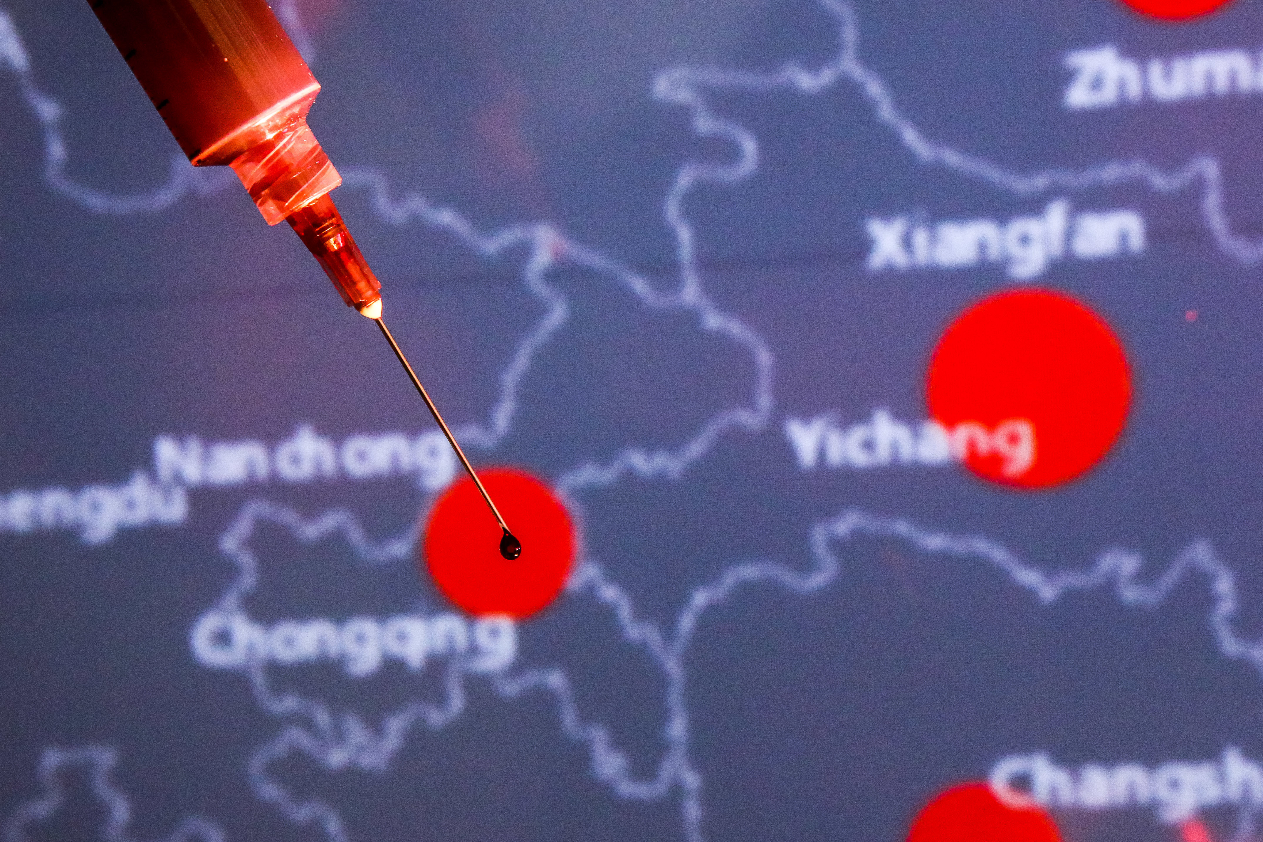 По последним данным, жертвами пневмонии нового типа в Китае стали 80 человек Фото: © Global Look Press / Cadu Rolim