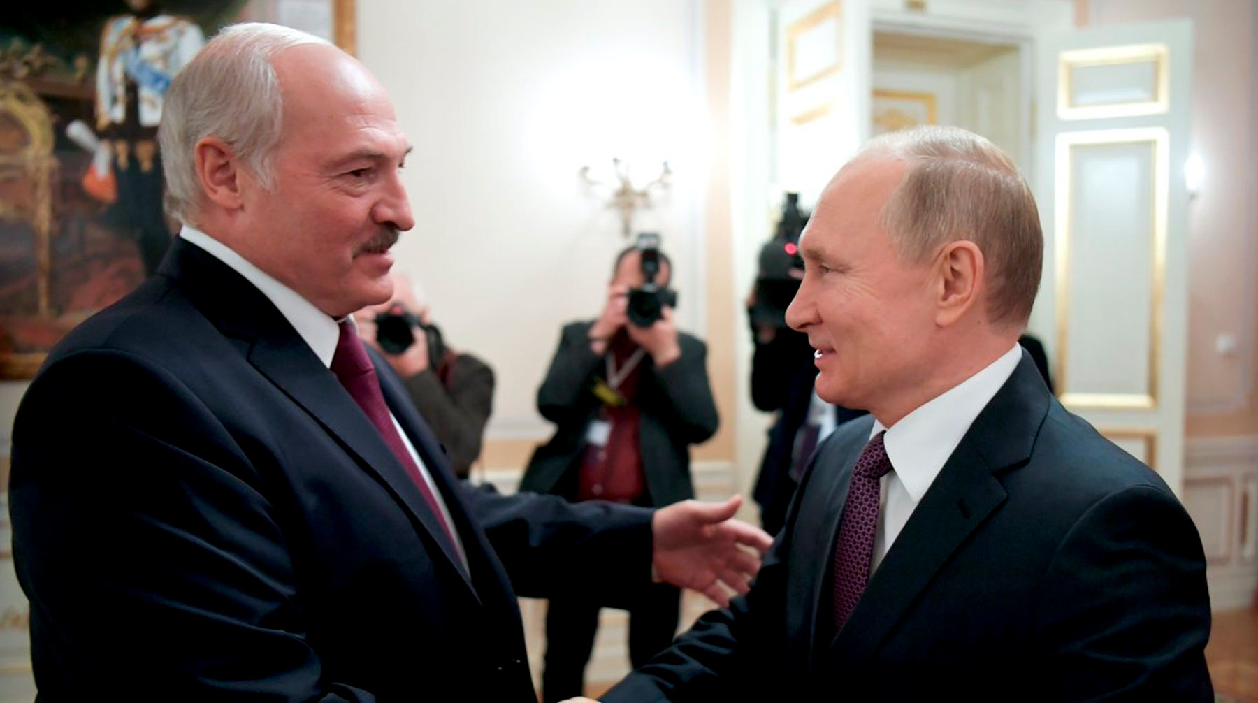 Президент Белоруссии также добавил, что работать с РФ и КНР считают за счастье любые государства Фото: © Global Look Press / President of Russia