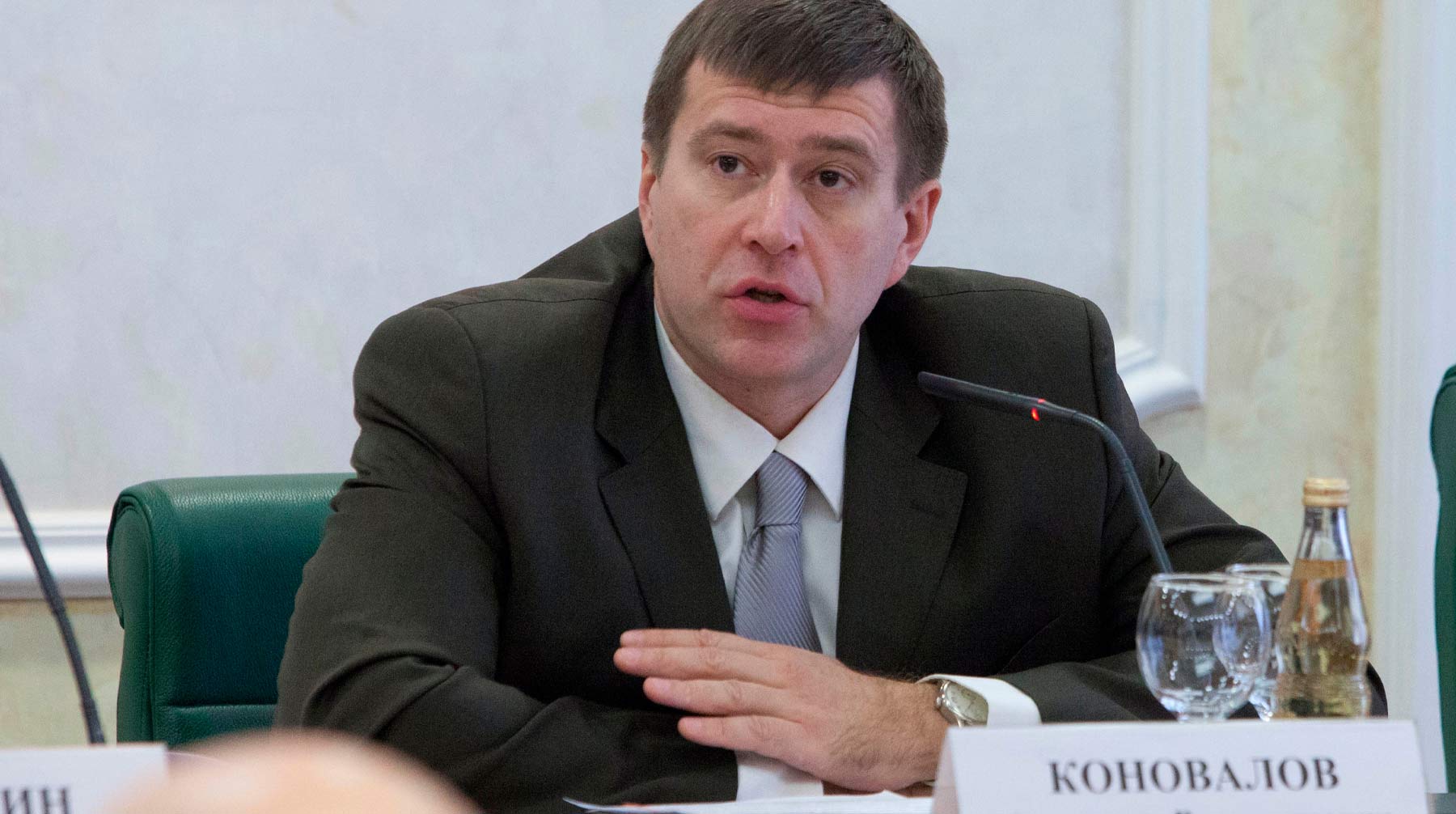 Занимавшего ранее пост полномочного представителя главы государства в КС Михаила Кротова освободили от должности Александр Коновалов