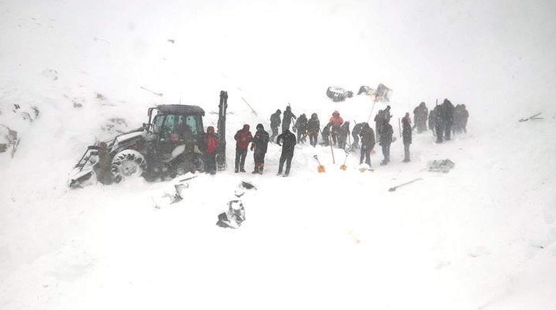 Число жертв в результате схода лавины в Турции возросло до 21 человека