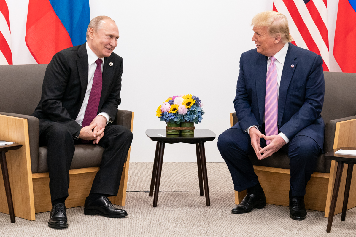 Восприятие российского лидера осталось на уровне 2018 года. К президенту США негативно относятся практически во всех регионах Фото: © White House