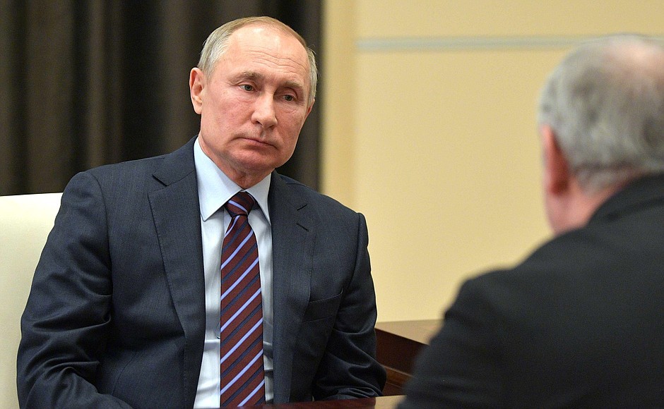 Песков: Путин встречался с Сурковым незадолго до его отставки