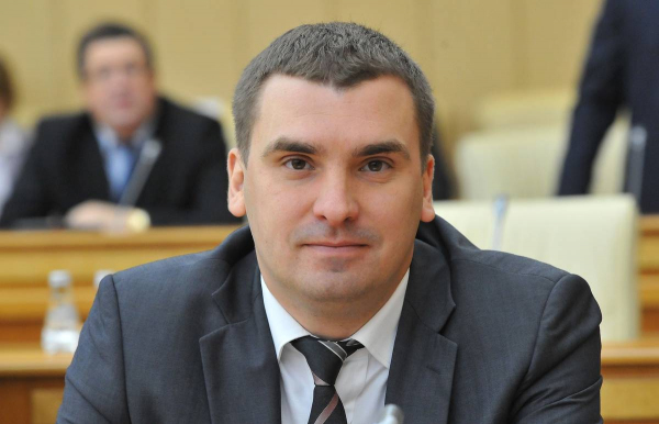 Глава исполкома организации Михаил Кузнецов заявил, что среди вариантов рассматривались «Уральские пельмени» и «Яндекс.Еда» Михаил Кузнецов