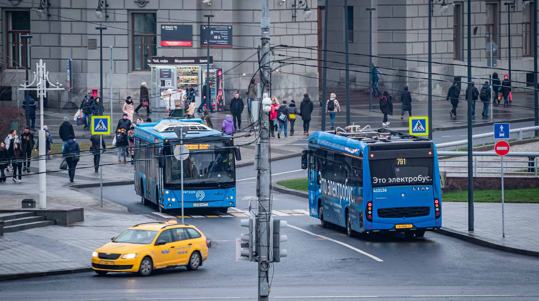 Представительницам прекрасного пола не придется оплачивать проезд в автобусах, троллейбусах, трамваях, метро, на МЦК и МЦД Фото: © Global Look Press / Konstantin Kokoshkin