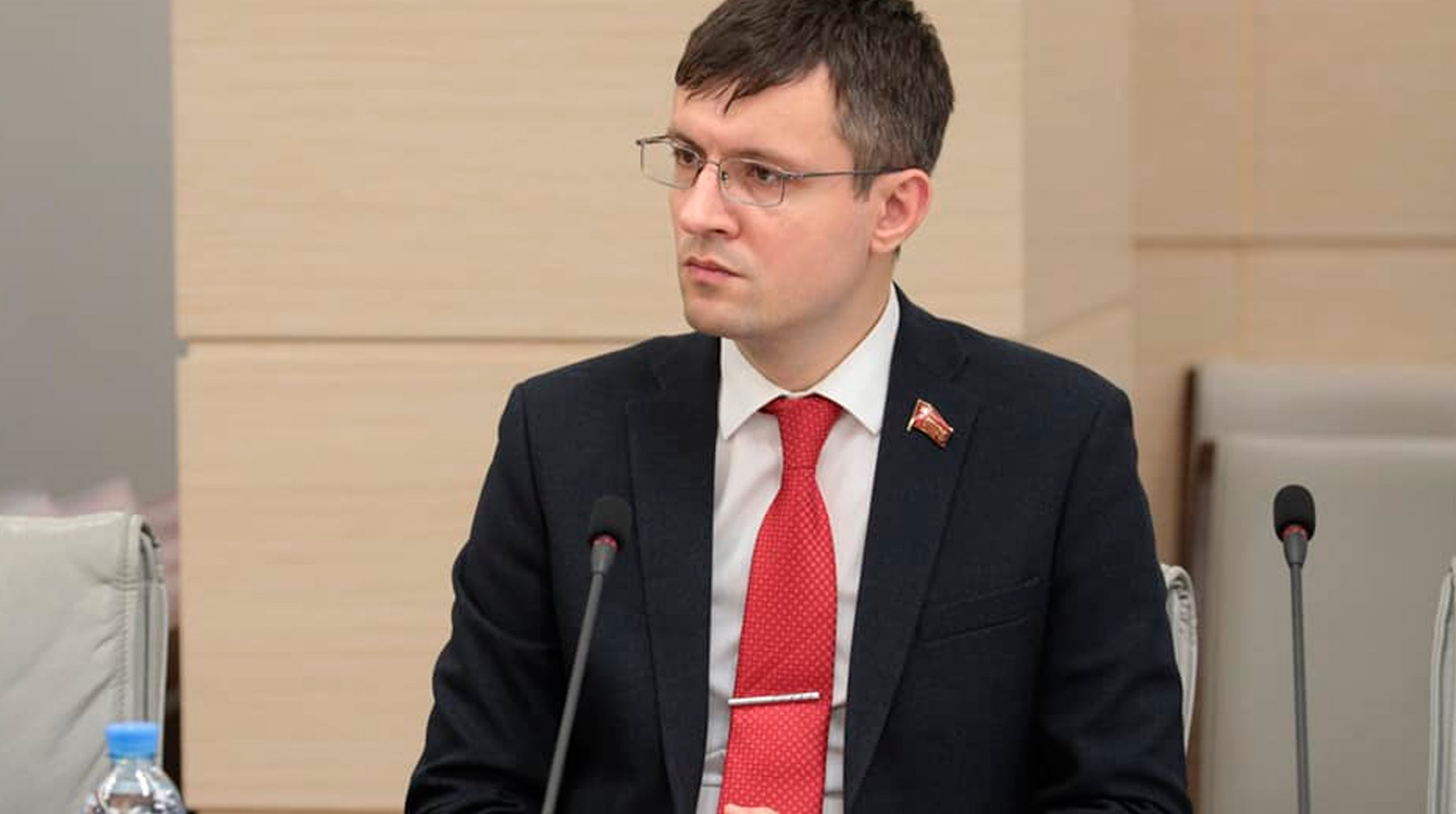 Депутат признался, что покинул заседание Мосгордумы в знак протеста против поправок в Основной закон страны Павел Тарасов