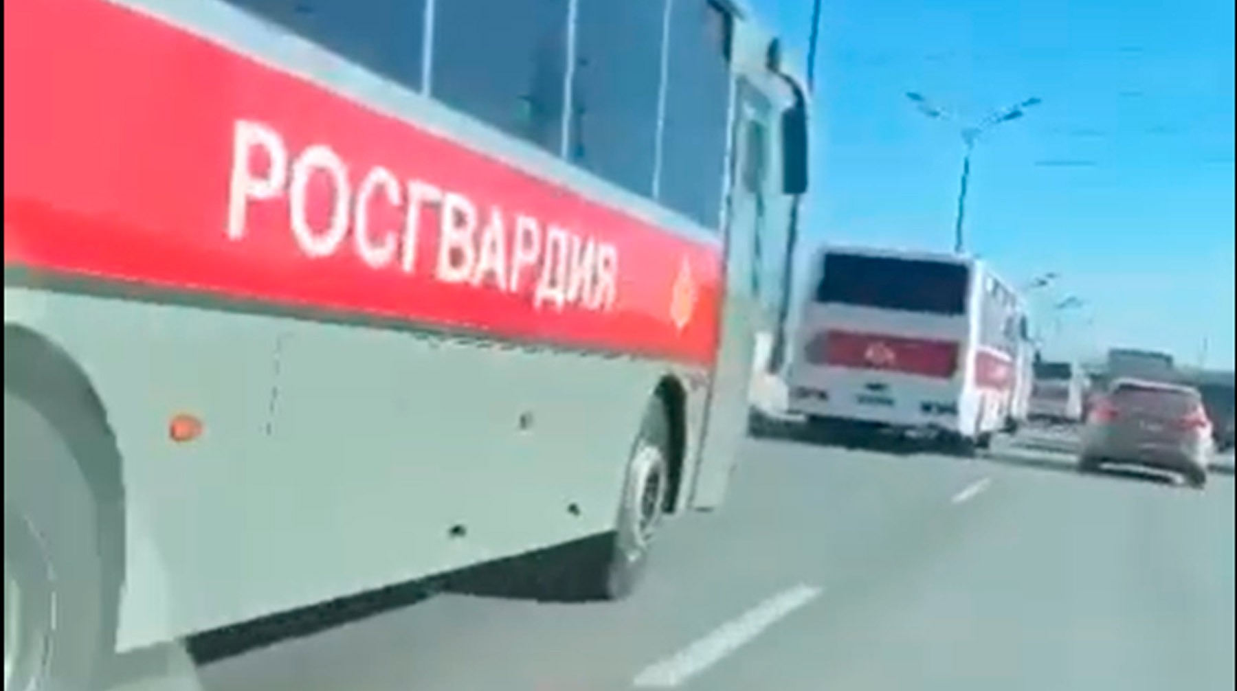 Dailystorm - Росгвардия объяснила передвижение десятков войсковых автобусов в сторону Москвы