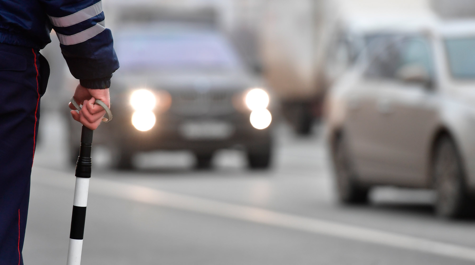 Планируется отменить санкции за нарушение сроков регистрации авто и сократить число людей, одновременно сдающих экзамен на права Фото: © Global Look Press / Komsomolskaya Pravda