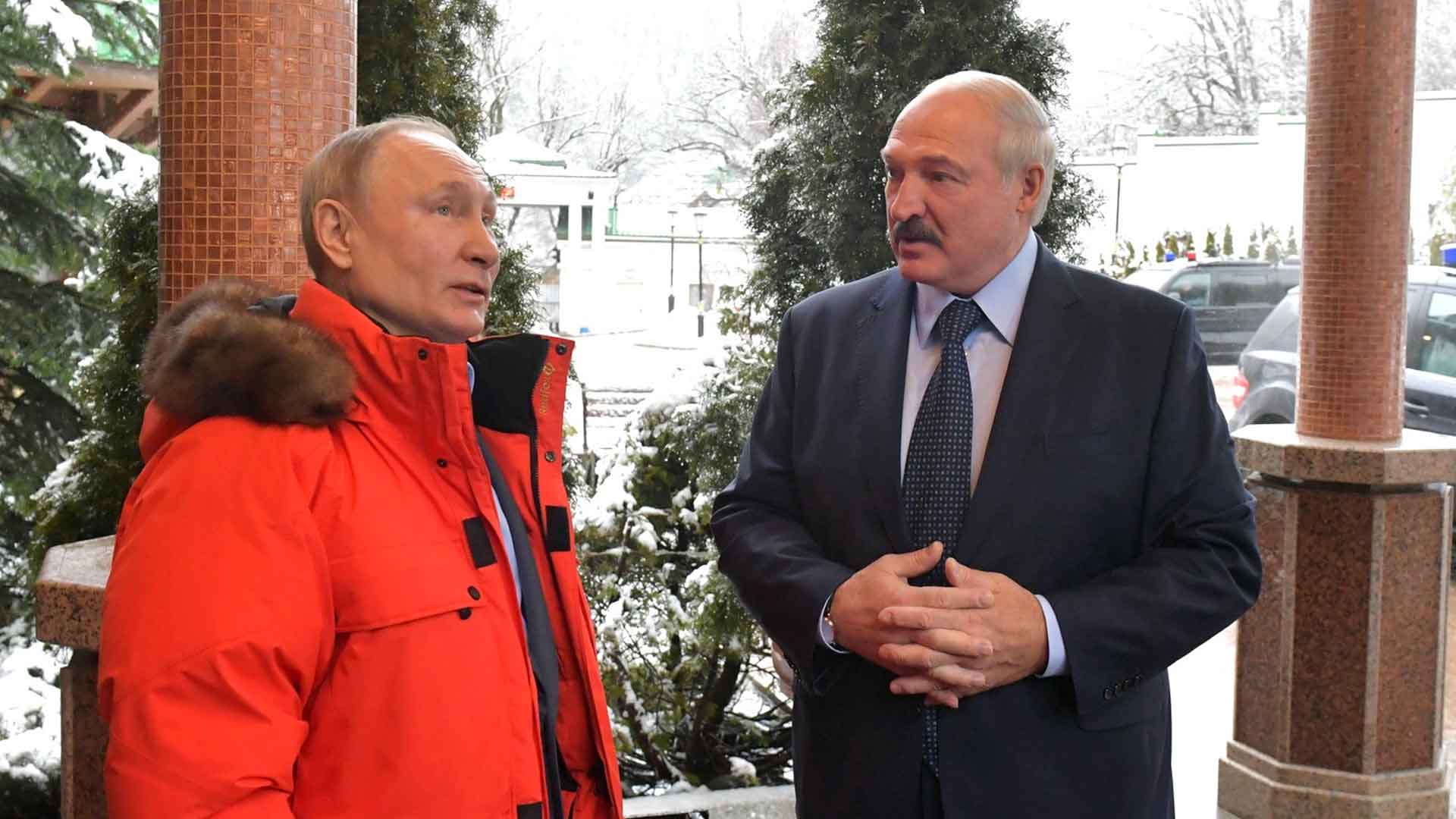 Белорусский лидер надеется получить от РФ защитные маски, тест-системы, аппараты искусственной вентиляции легких Фото: © GLOBAL LOOK press / Kremlin Pool