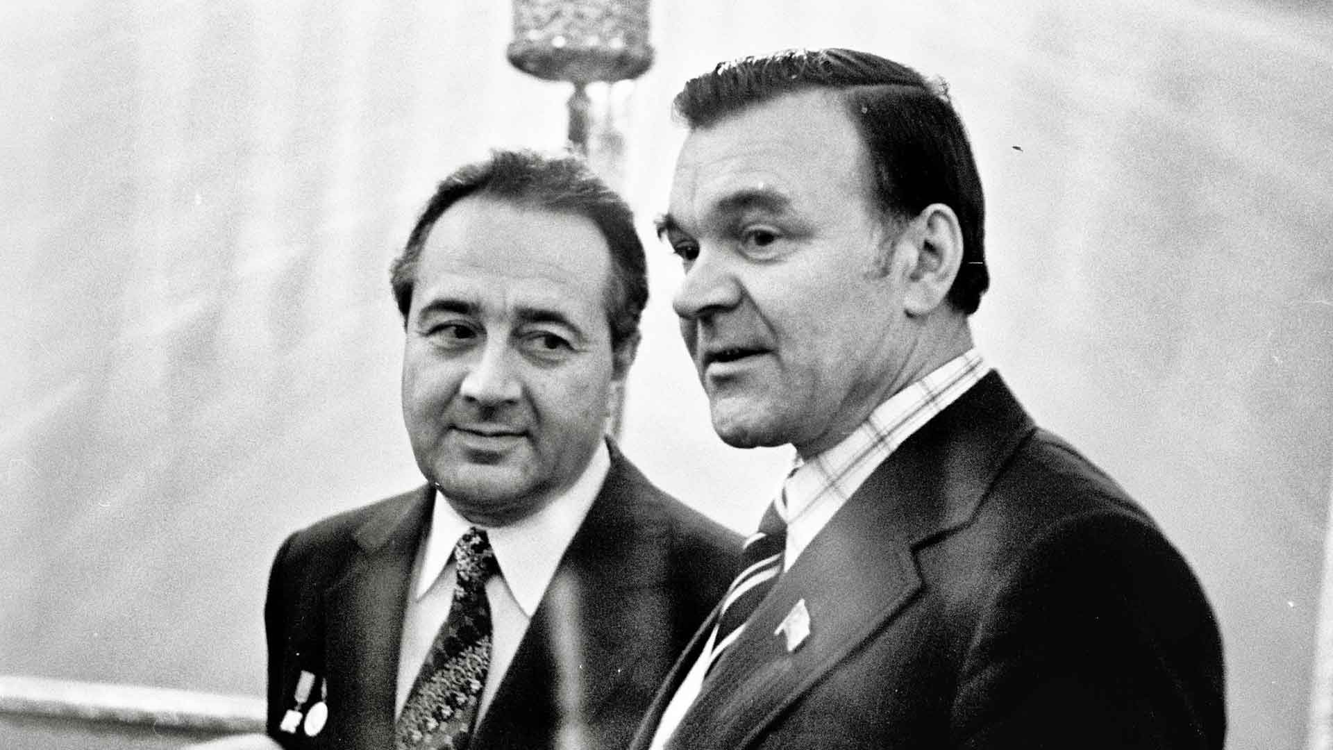 Юрий Бондарев (справа)