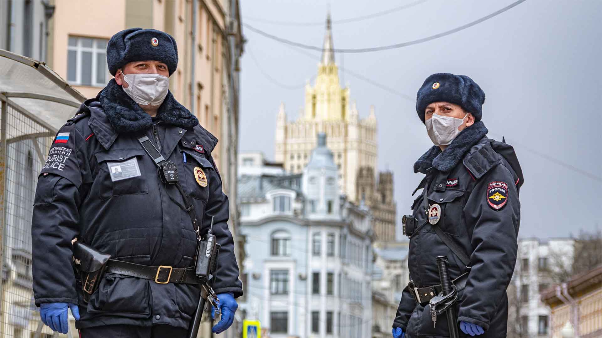 Глава министерства отметил, что полиция совершает поквартирные обходы россиян, чтобы контролировать соблюдение карантина Фото: © GLOBAL LOOK press / Konstantin Kokoshkin
