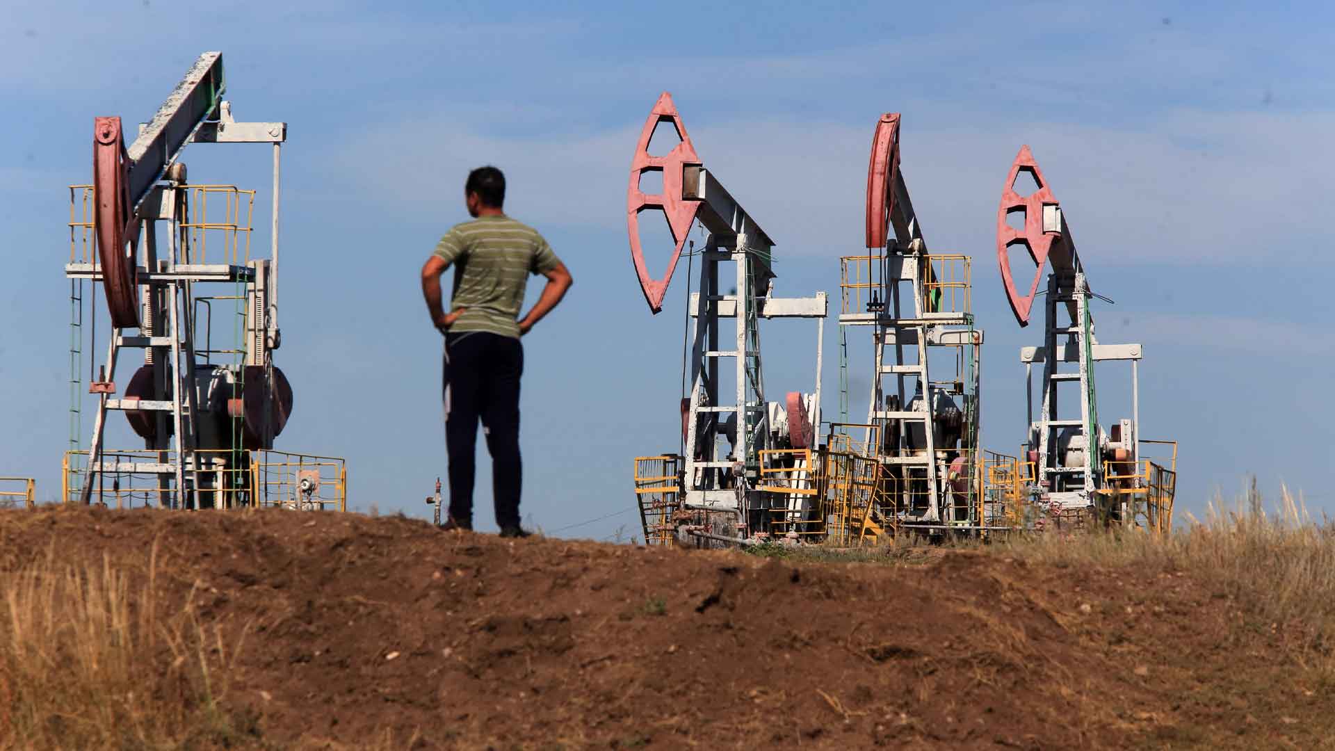 Уменьшение нефтедобычи не позволит преодолеть спад спроса на топливо, уверены аналитики Фото: © GLOBAL LOOK press / Zamir Usmanov