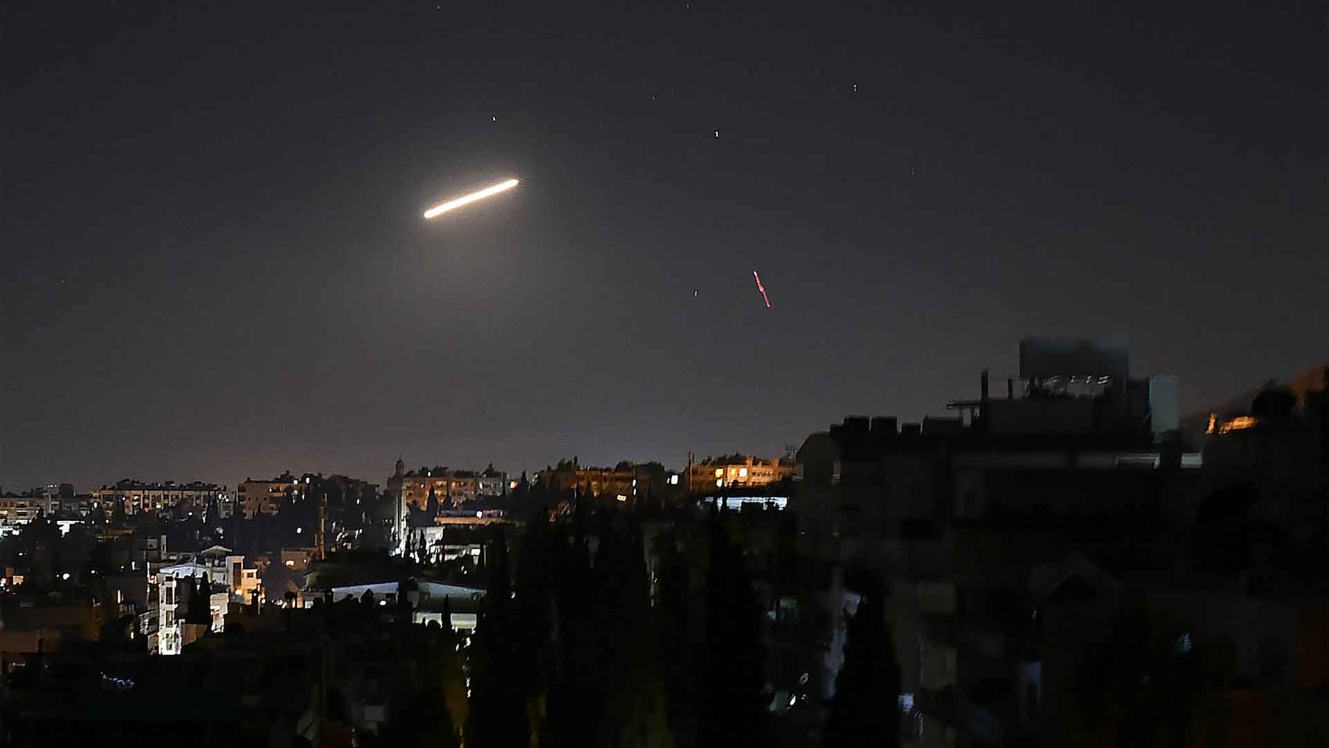 По данным агентства SANA, сирийские ПВО отразили атаку со стороны Израиля, жертв и пострадавших нет Фото: © GLOBAL LOOK press / Ammar Safarjalani