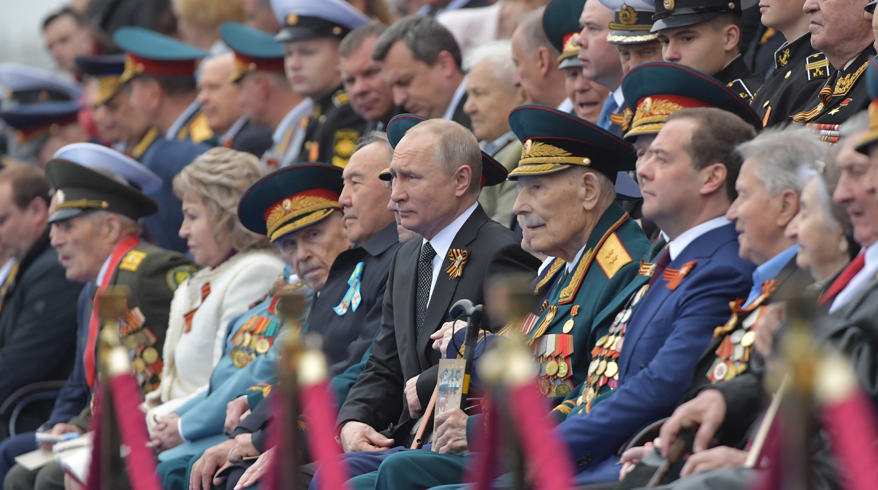 Dailystorm - «Душой и сердцем с вами»: Путин одобрил идею спеть 9 мая «День Победы» на балконе