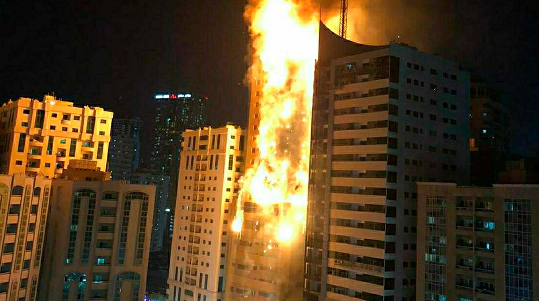 Dailystorm - В результате пожара в 48-этажном небоскребе в ОАЭ пострадали не менее 12 человек