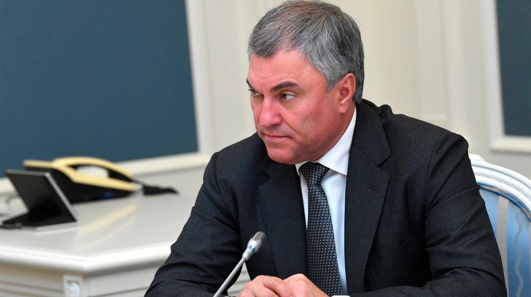 Dailystorm - Володин призвал депутатов Госдумы соблюдать дистанцию на заседаниях