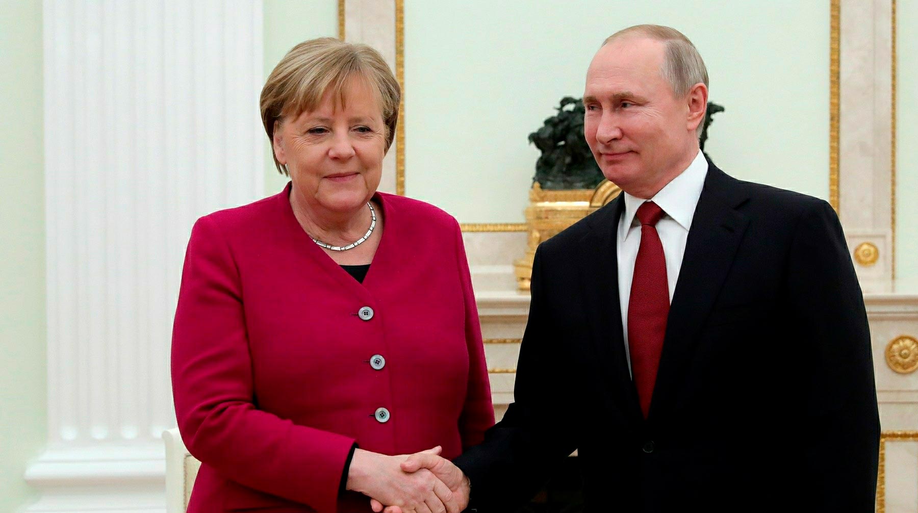 Канцлер ФРГ отметила, что Берлин будет продолжать выстраивать дипломатические отношения с Москвой Фото: © Kremlin Pool