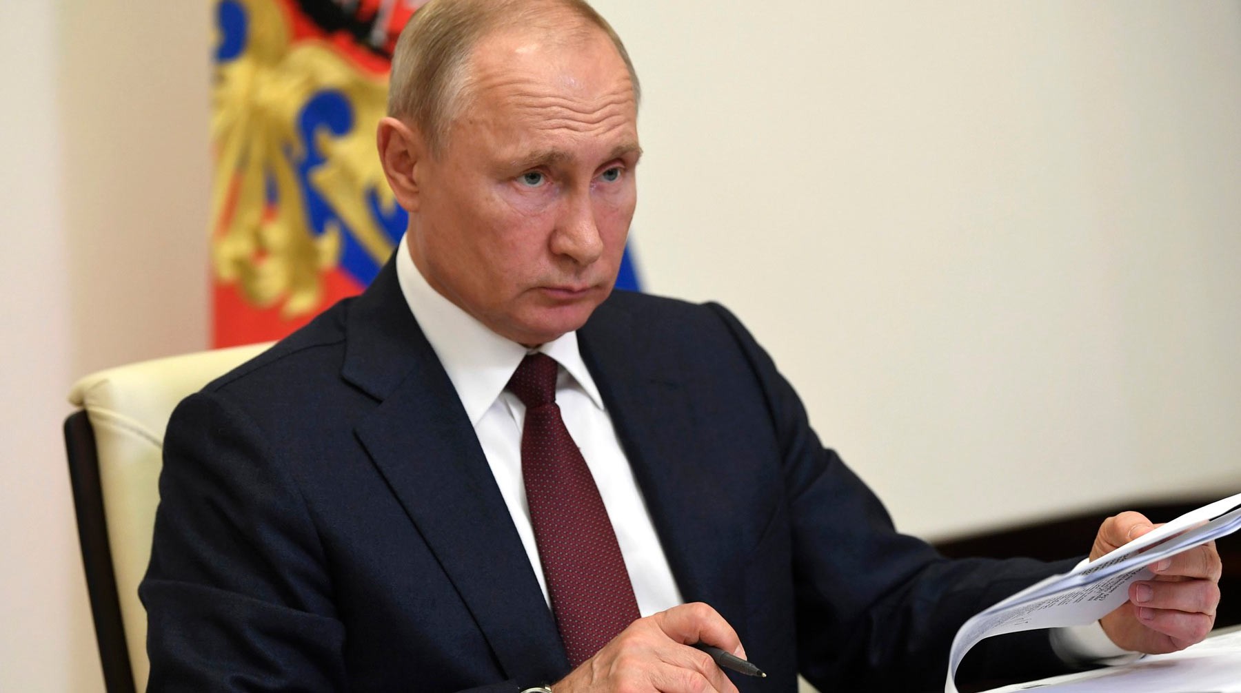 Dailystorm - Путин швырнул ручку, потребовав доклада от главы МЧС — видео