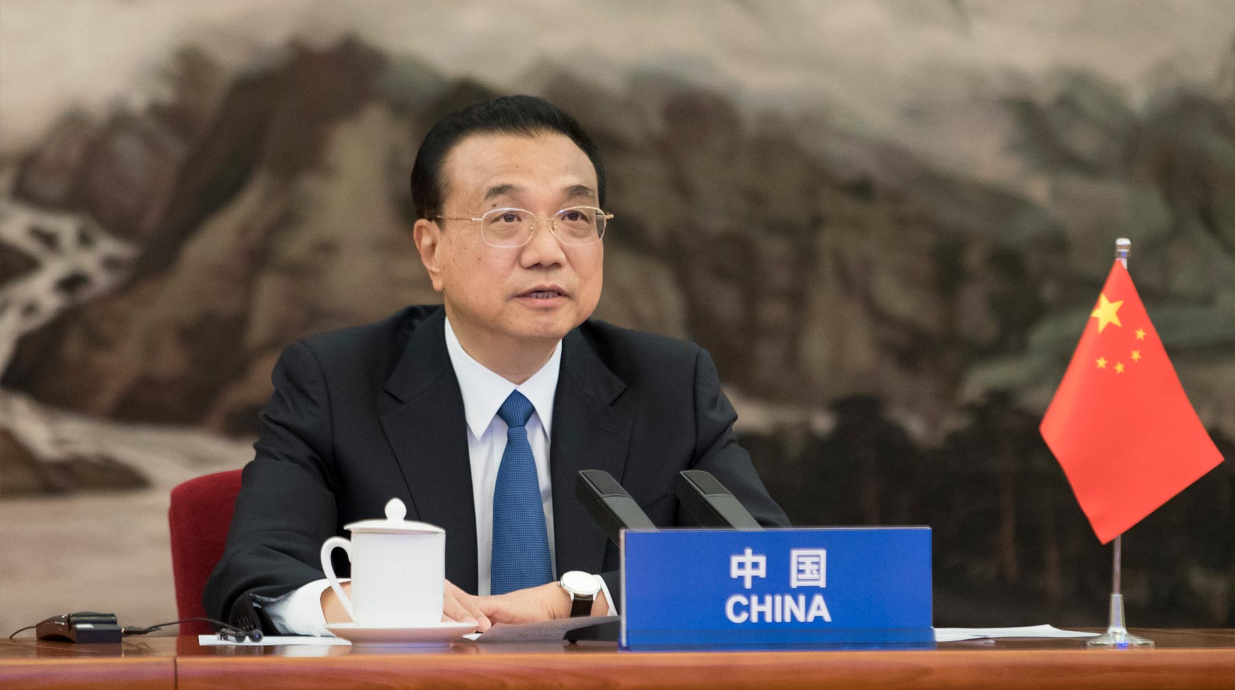Международное сотрудничество по борьбе с инфекцией продолжится, заявил премьер Госсовета Ли Кэцян Ли Кэцян