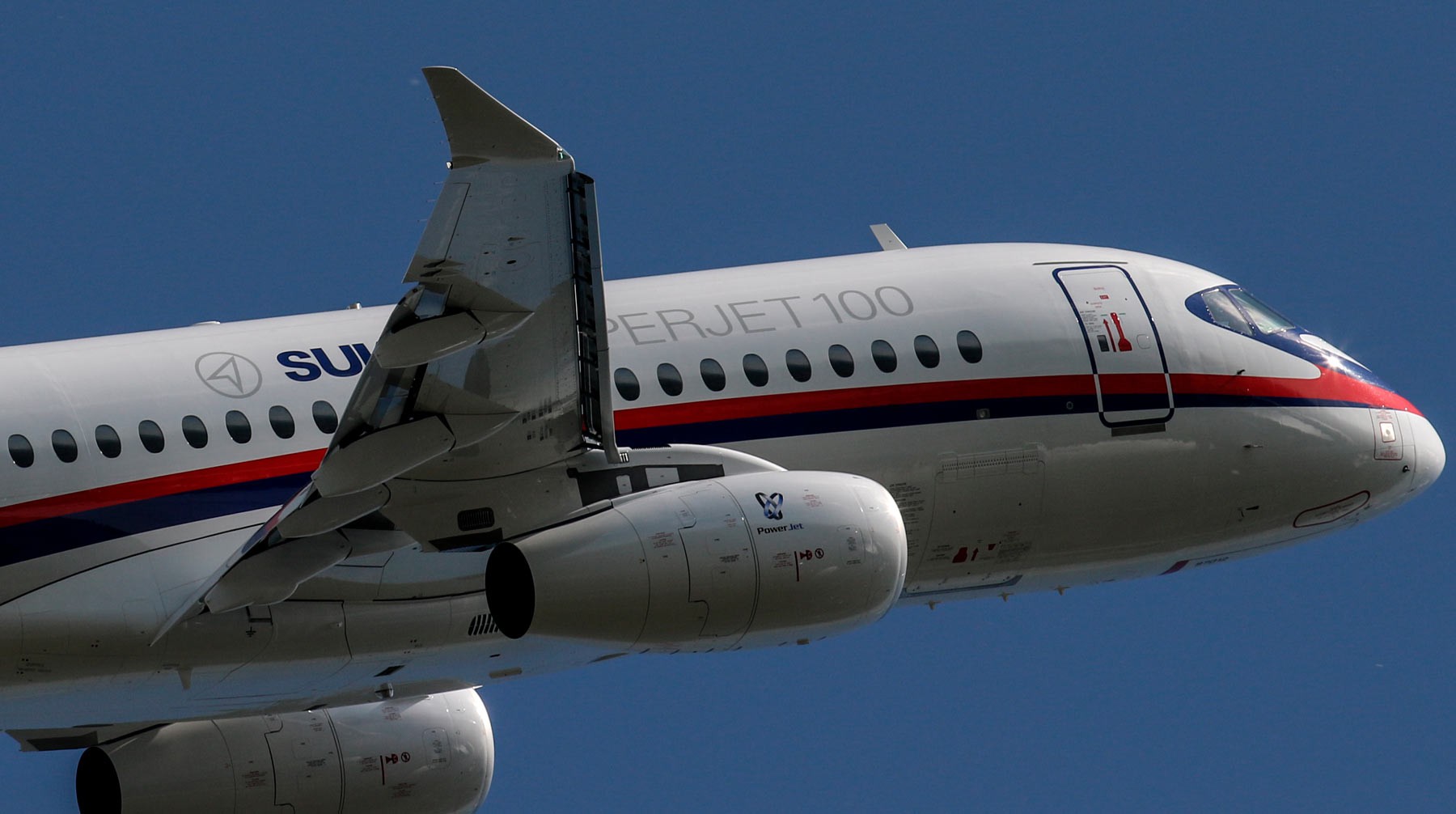 Dailystorm - Sukhoi Superjet совершил экстренную посадку в Шереметьеве из-за проблем с двигателем
