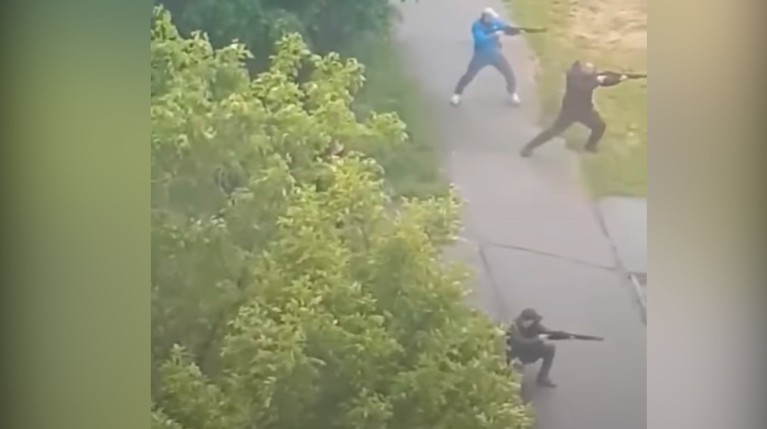 Возвращение в 90-е: около 100 человек устроили перестрелку под Киевом — видео — Daily Storm