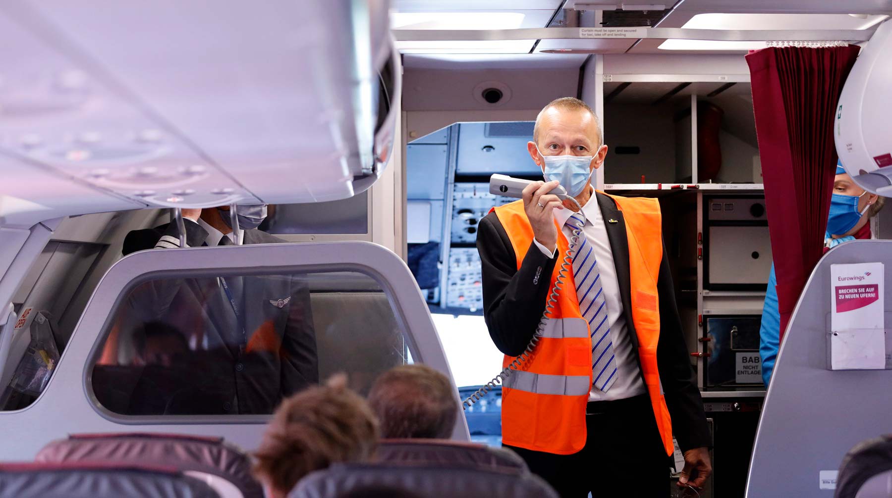 Dailystorm - Главное — не снимать маску: вирусологи посоветовали, как не заразиться COVID-19 в самолете
