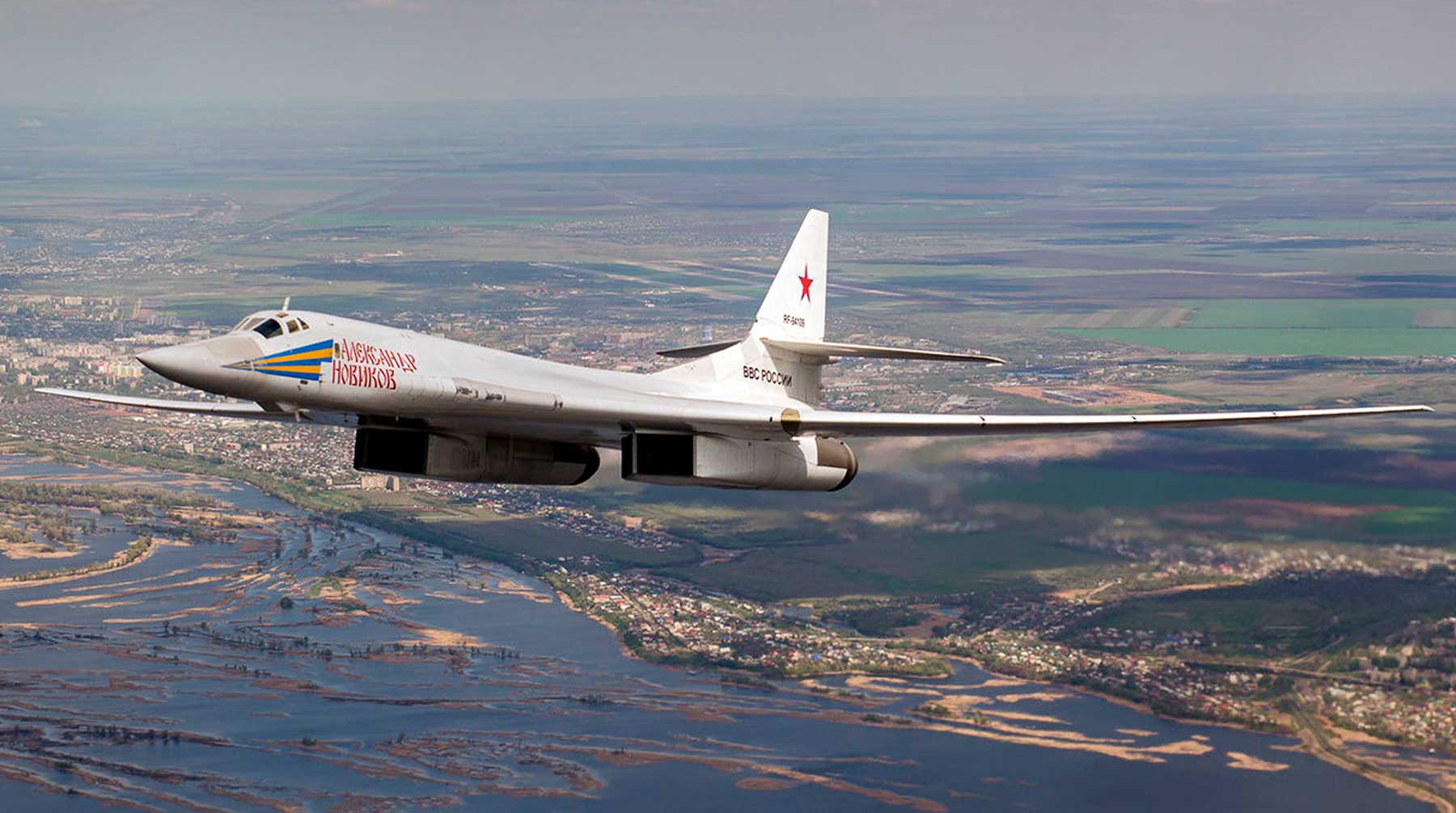 В документе отмечается, что Россия рассматривает применение ядерного оружия только в крайних случаях Бомбардировщик-ракетоносец  Ту-160