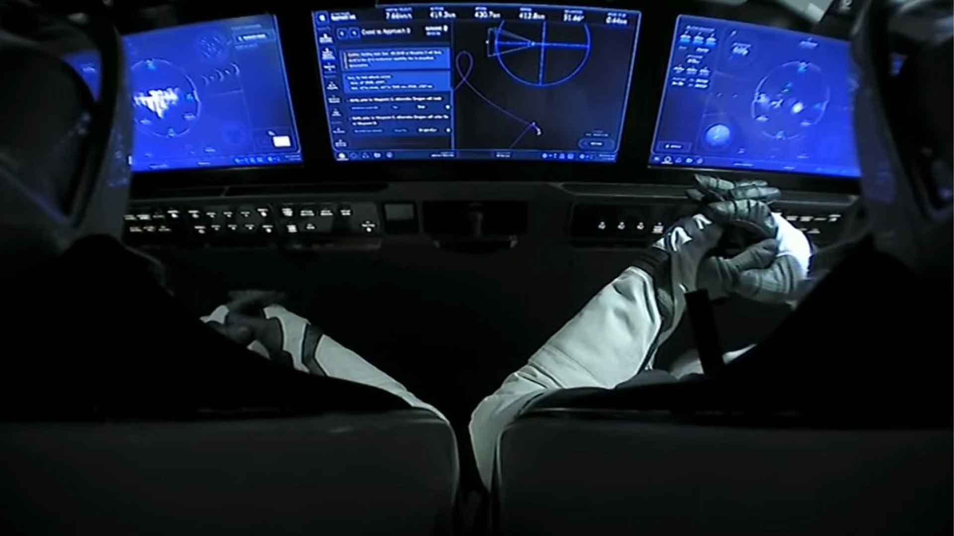 До Crew Dragon американская космонавтика полагалась на крупные суда для груза и экипажа сразу Фото: © GLOBAL LOOK press / SpaceX