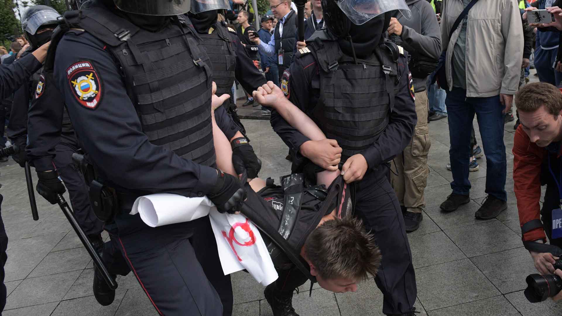 2 июня в Москве прошла серия одиночных пикетов против полицейского произвола Фото: © GLOBAL LOOK press / Komsomolskaya Pravda