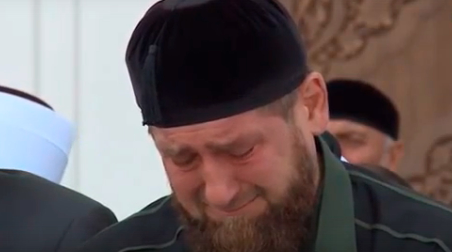 В посте с роликом указывается, что глава Чечни не раз доказывал «ценность каждой своей слезы» Фото: © кадр из видео
