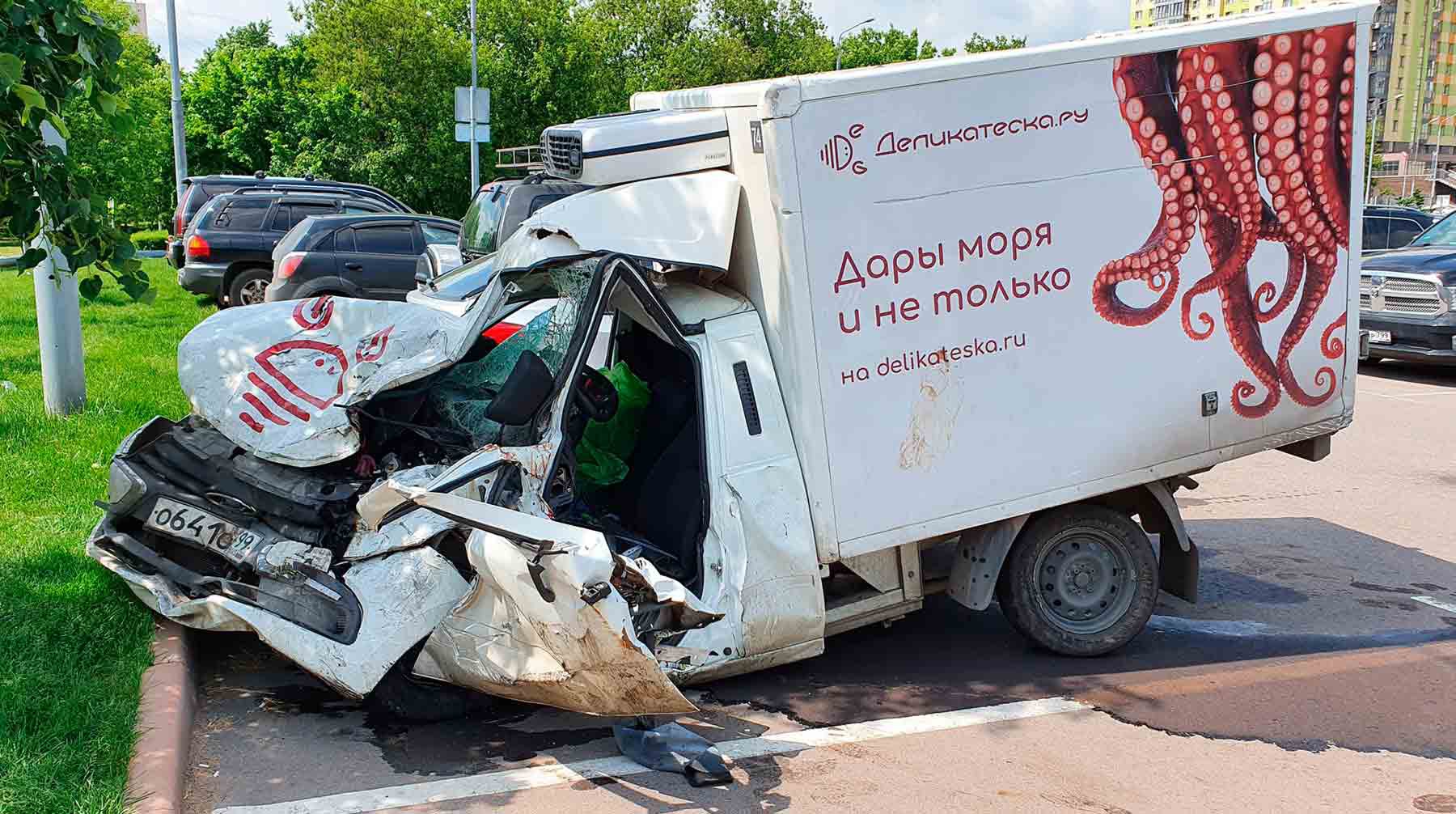 Машина погибшего в ДТП с участием актера Михаила Ефремова Сергея Захарова